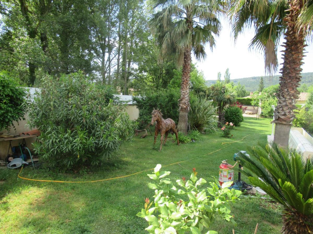 Villa Le Cabanon Des Hirondelles Villecroze Esterno foto