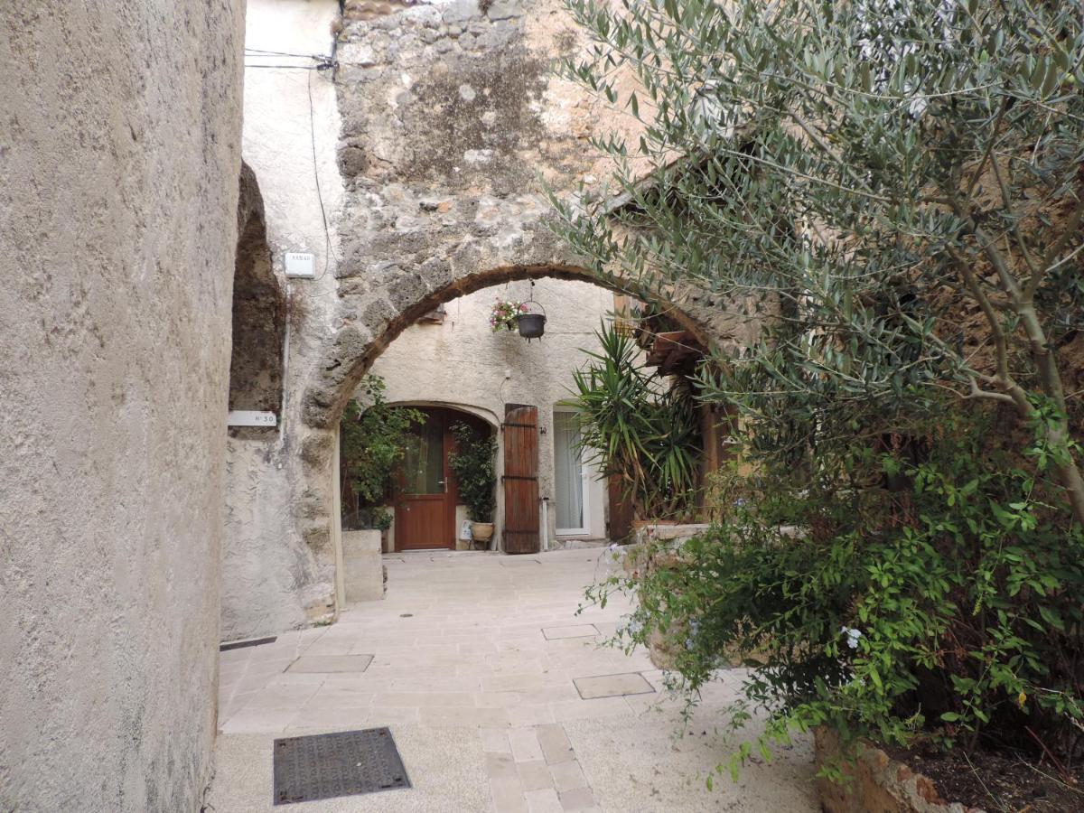 Villa Le Cabanon Des Hirondelles Villecroze Esterno foto
