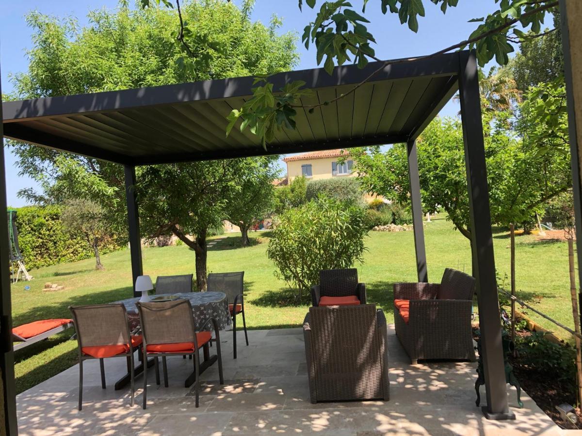 Villa Le Cabanon Des Hirondelles Villecroze Esterno foto